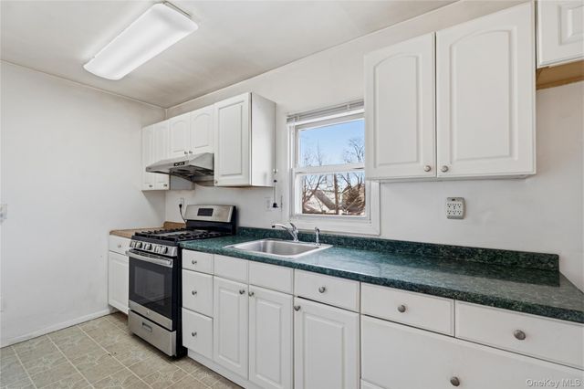 22 Woodcrest Road, Hicksville, NY 11801