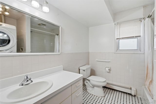 22 Woodcrest Road, Hicksville, NY 11801