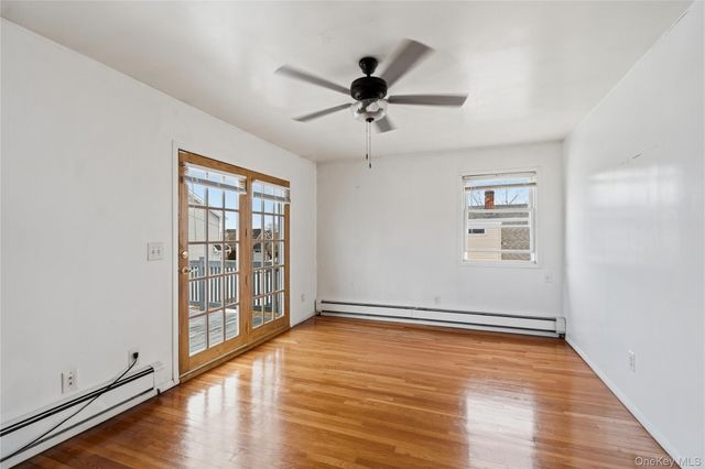 22 Woodcrest Road, Hicksville, NY 11801