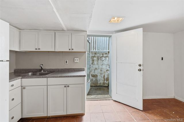 22 Woodcrest Road, Hicksville, NY 11801