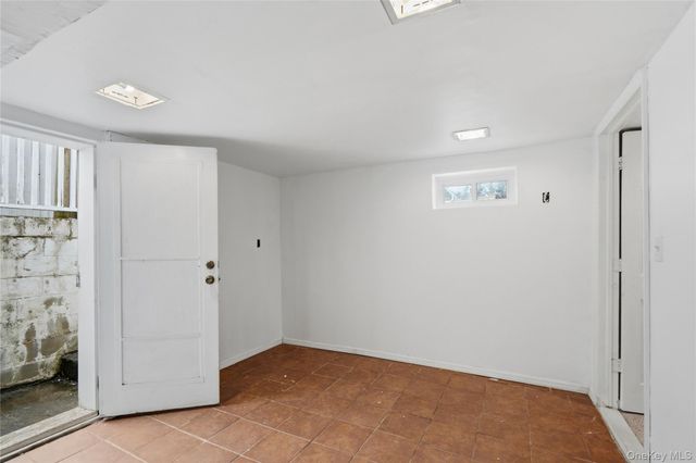 22 Woodcrest Road, Hicksville, NY 11801