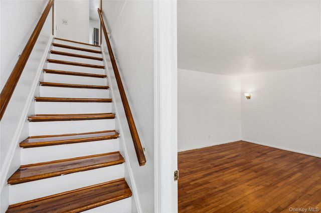 22 Woodcrest Road, Hicksville, NY 11801