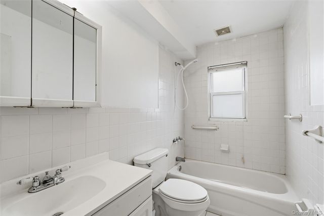 22 Woodcrest Road, Hicksville, NY 11801