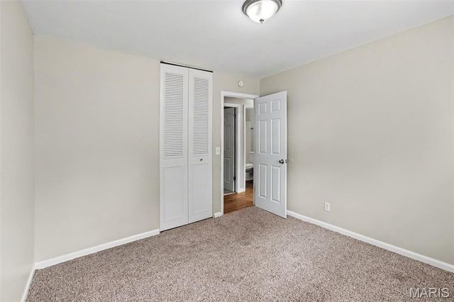 5329 Ville Angela Lane, Hazelwood, MO 63042