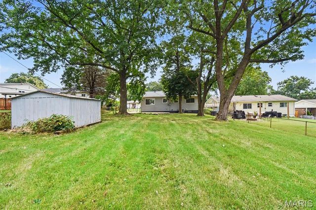 5329 Ville Angela Lane, Hazelwood, MO 63042