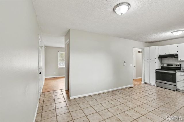 5329 Ville Angela Lane, Hazelwood, MO 63042