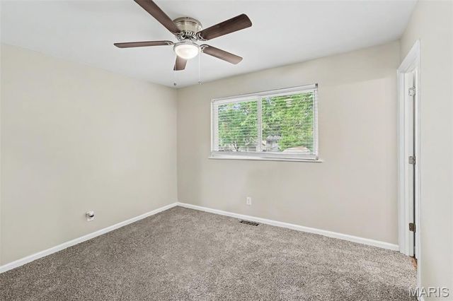 5329 Ville Angela Lane, Hazelwood, MO 63042