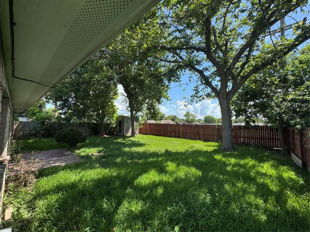 3227 Fern Rock Drive, La Porte, TX 77571