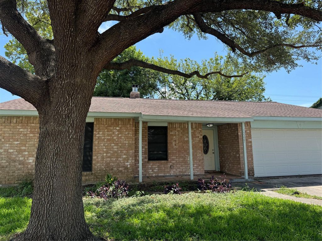 3227 Fern Rock Drive, La Porte, TX 77571