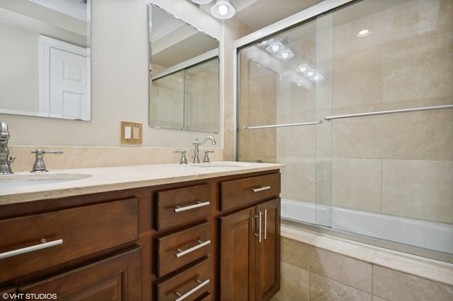 929 W Eastwood Avenue GW, Chicago, IL 60640