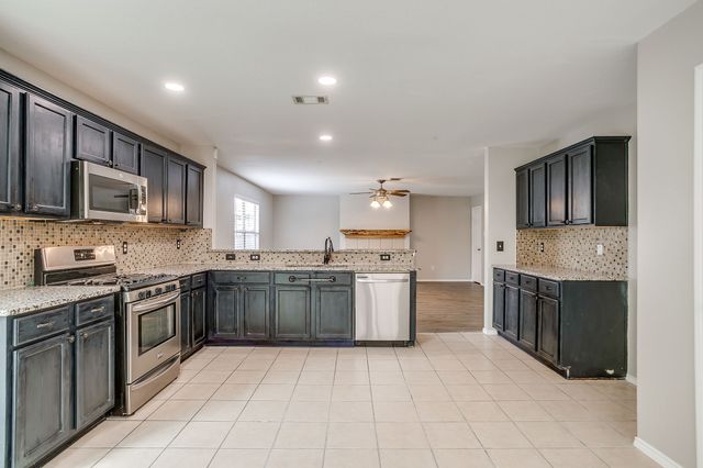 10633 Lipan Trail, Fort Worth, TX 76108