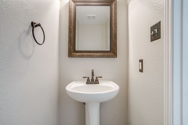 10633 Lipan Trail, Fort Worth, TX 76108