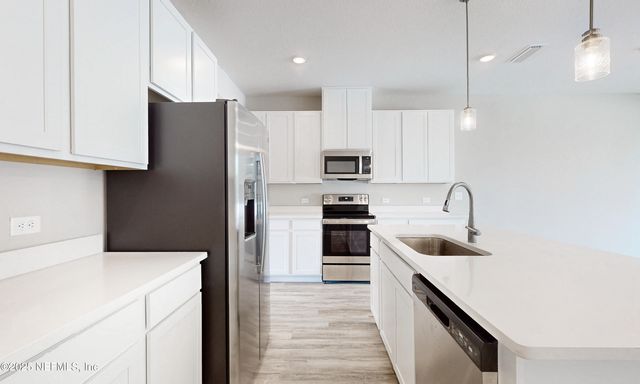 6859 MIRAGE Street, Jacksonville, FL 32244