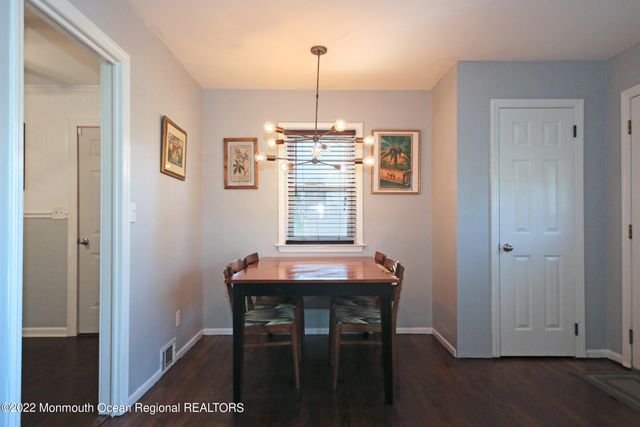18 Crestview Drive, Middletown, NJ 07748