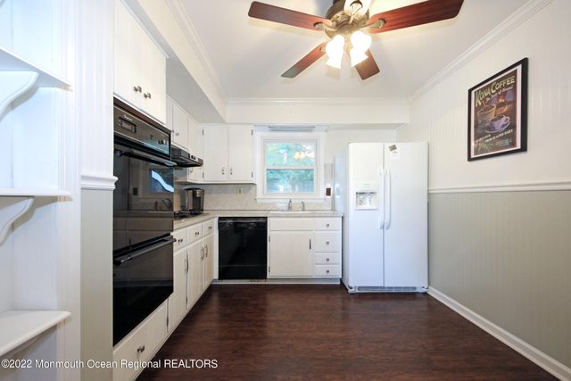 18 Crestview Drive, Middletown, NJ 07748