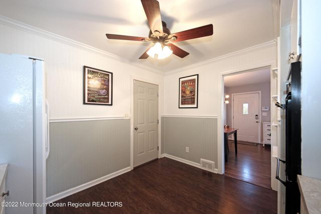 18 Crestview Drive, Middletown, NJ 07748