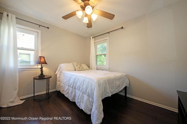 18 Crestview Drive, Middletown, NJ 07748