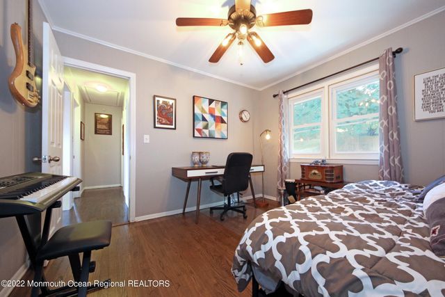 18 Crestview Drive, Middletown, NJ 07748