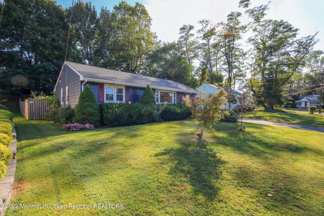 18 Crestview Drive, Middletown, NJ 07748
