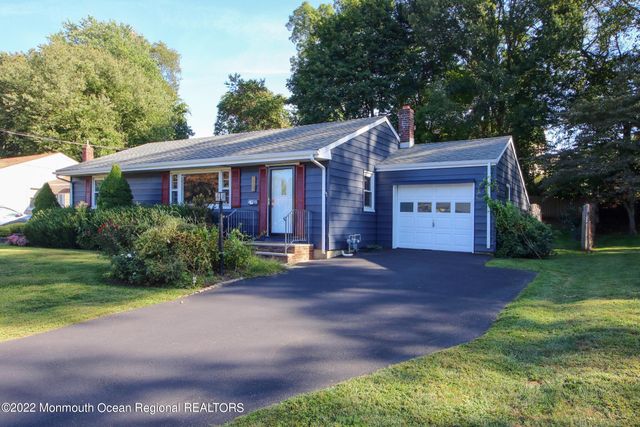 18 Crestview Drive, Middletown, NJ 07748
