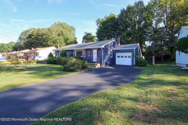 18 Crestview Drive, Middletown, NJ 07748