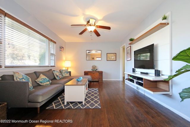 18 Crestview Drive, Middletown, NJ 07748