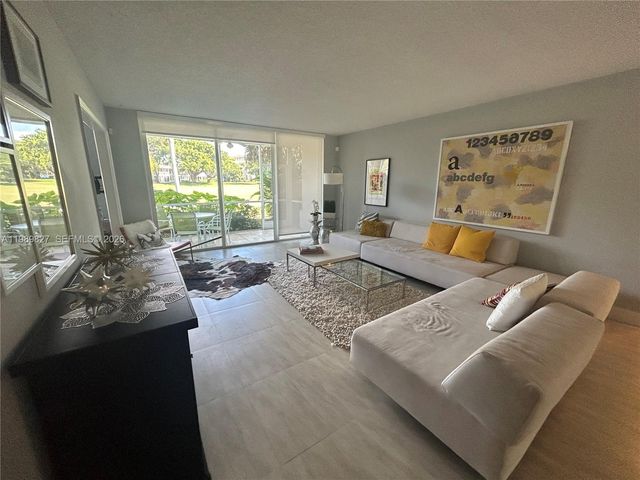 4017 N Cypress Dr 102, Pompano Beach, FL 33069