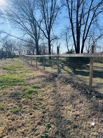 112 Carter Ln, Castalian Springs, TN 37031