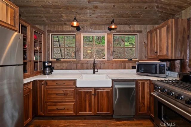 27331 State Highway 189, Blue Jay, CA 92317
