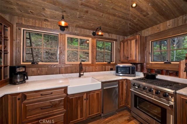 27331 State Highway 189, Blue Jay, CA 92317