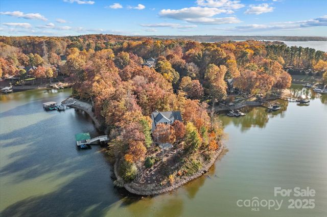 139 Long Cove Lane, Mooresville, NC 28117