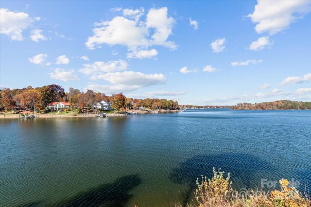 139 Long Cove Lane, Mooresville, NC 28117