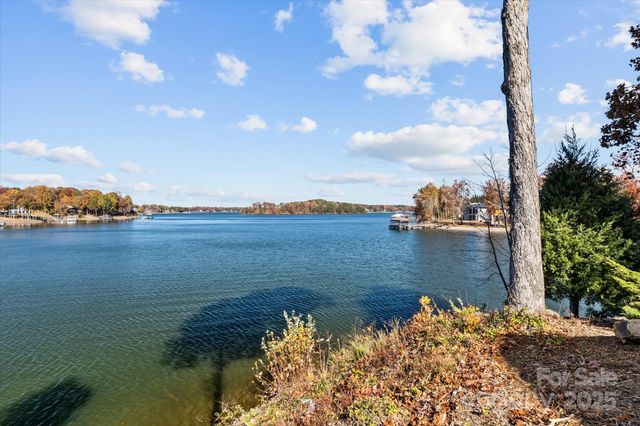 139 Long Cove Lane, Mooresville, NC 28117