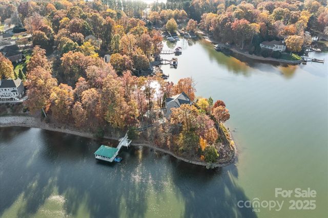 139 Long Cove Lane, Mooresville, NC 28117