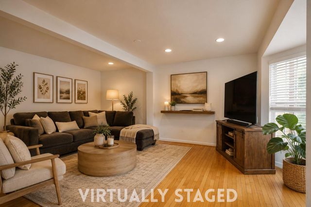 82 CLEMENS LN, Blackwood, NJ 08012