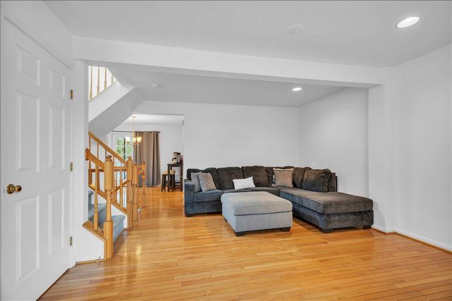 82 CLEMENS LN, Blackwood, NJ 08012