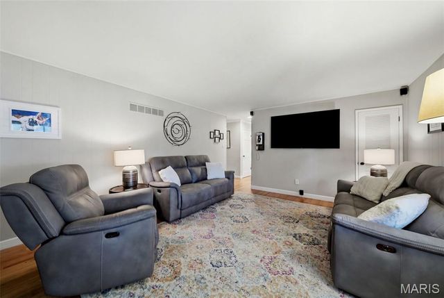 838 Winesap Lane, Kirkwood, MO 63122