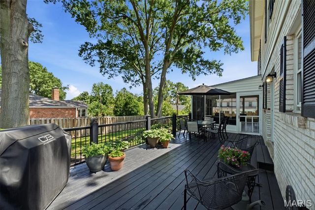 838 Winesap Lane, Kirkwood, MO 63122