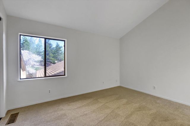 111 Solar Dr, Grass Valley, CA 95945