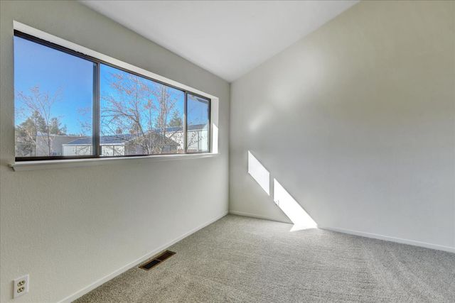 111 Solar Dr, Grass Valley, CA 95945