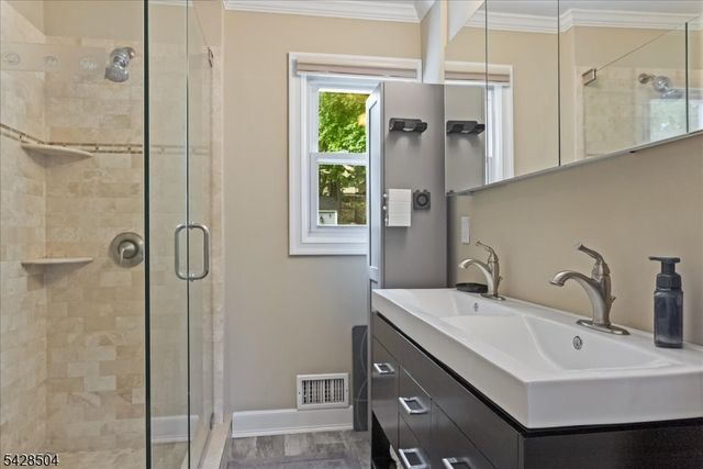 54 Phoenix Ave, Morristown Town, NJ 07960