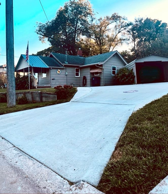 6204 SW 5th Street, Des Moines, IA 50315