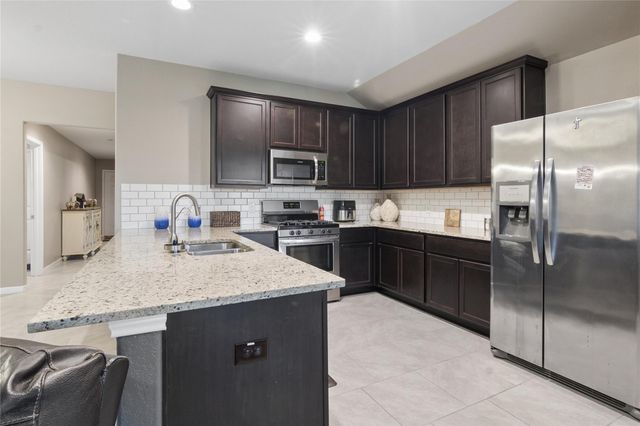 8003 Carillon Way, Rosharon, TX 77583