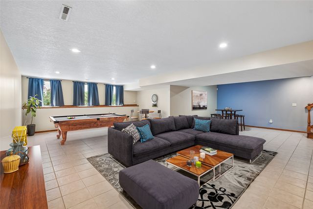 4015 124th Street, Urbandale, IA 50323