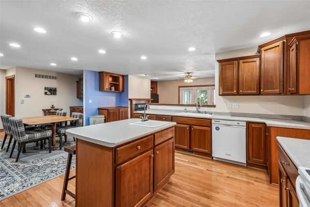 4015 124th Street, Urbandale, IA 50323