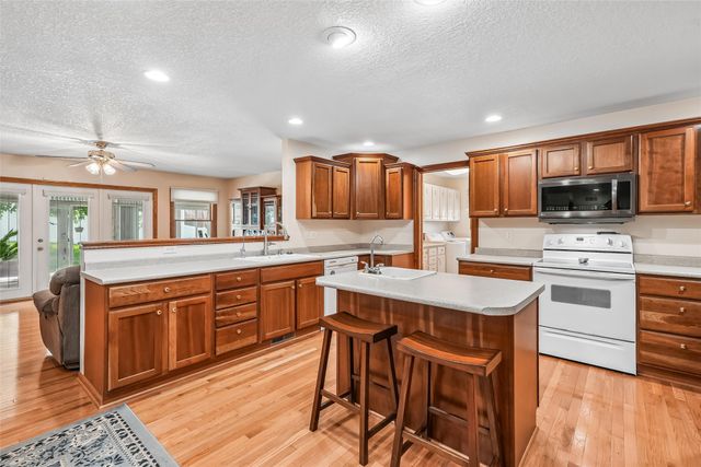 4015 124th Street, Urbandale, IA 50323