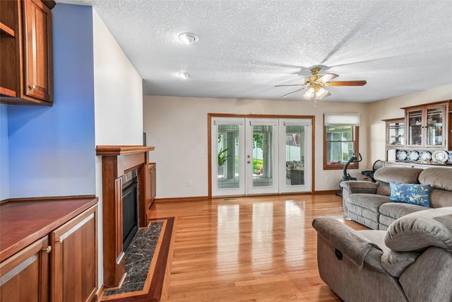 4015 124th Street, Urbandale, IA 50323