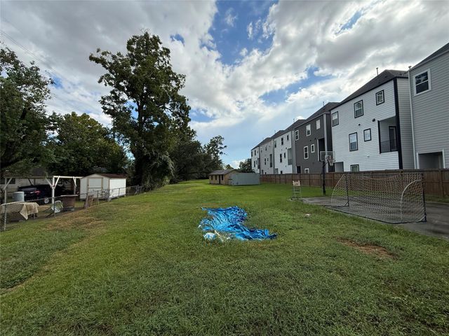 1105 Mansfield Street, Houston, TX 77091