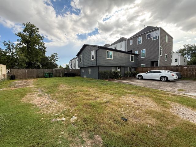 1105 Mansfield Street, Houston, TX 77091