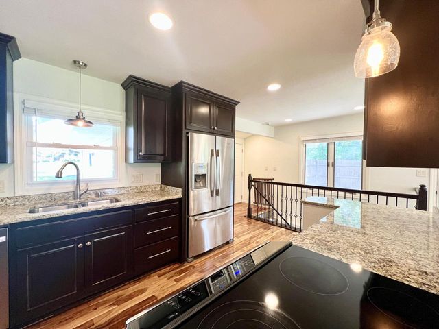 2525 Tilton LANE, Brookfield, WI 53045